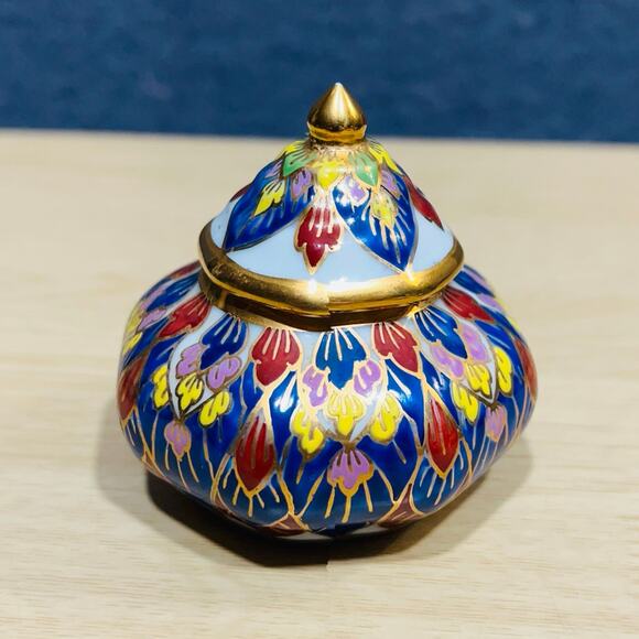 Tip Nam Thong Hand Painted Porcelain Trinket Box Beautiful Inlay Thailand - Picture 4 of 8